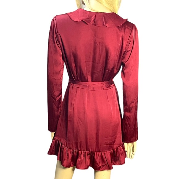 Lovers + Friends Satin wrap dress - Picture 4 of 9